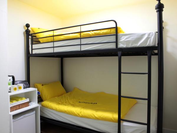 K Stay Guesthouse Myeongdong first : photo 8 de la chambre chambre lits jumeaux