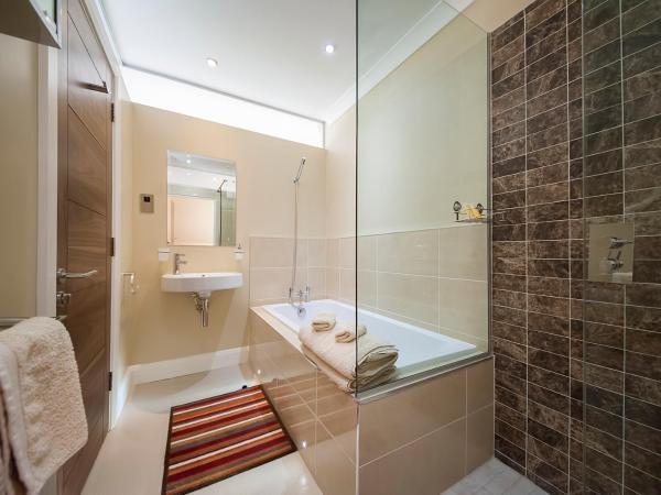 Sea Breeze Lodge B&B Galway : photo 4 de la chambre chambre lit queen-size supérieure - vue sur jardin