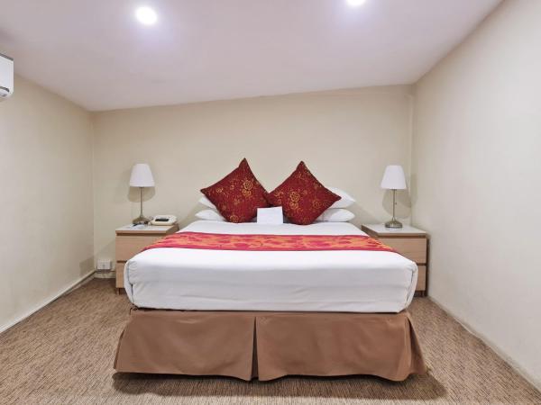 Twin Towers Inn : photo 9 de la chambre petite chambre lit queen-size Économique