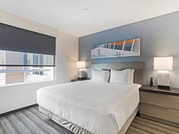 Hyatt House LA - University Medical Center : photo 3 de la chambre one-bedroom king suite with sofa bed, kitchen and tub - disability access