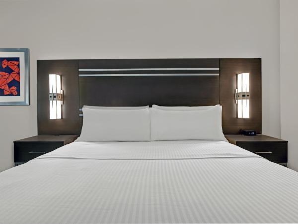 Holiday Inn Express & Suites Memorial - CityCentre, an IHG Hotel : photo 2 de la chambre chambre lit king-size standard