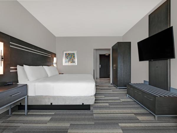 Holiday Inn Express & Suites Memorial - CityCentre, an IHG Hotel : photo 6 de la chambre chambre lit king-size loisirs - non-fumeurs