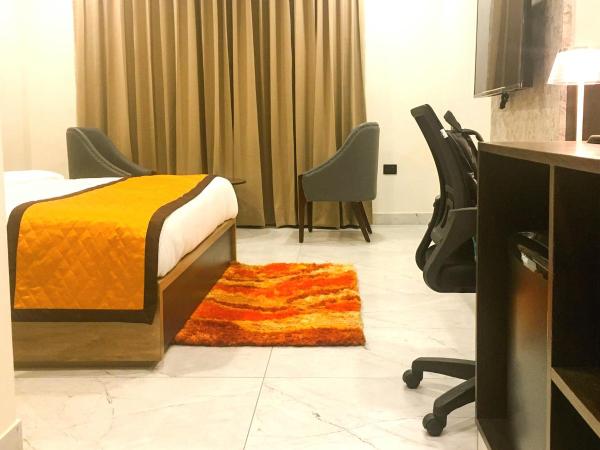 Hotel Aksh Inn : photo 4 de la chambre chambre deluxe double ou lits jumeaux