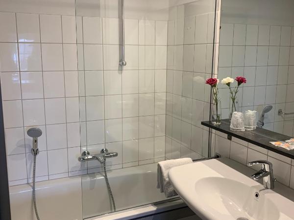 Hotel Au Quartier : photo 9 de la chambre chambre double confort