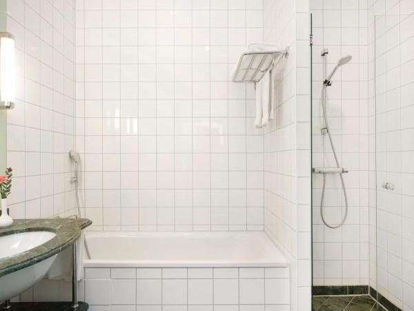 Elite Stora Hotellet : photo 8 de la chambre chambre double ou lits jumeaux deluxe - vue sur lac