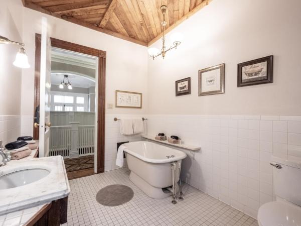 Stone Soup Inn : photo 8 de la chambre queen room (craftsman) with shared bath