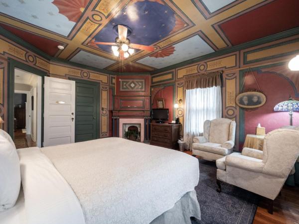 Stone Soup Inn : photo 4 de la chambre king room (victorian) with shared bath