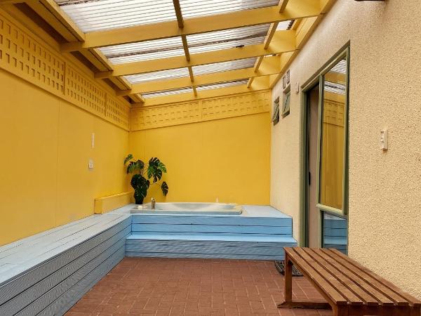 Rotorua Coachman Spa Motel : photo 7 de la chambre suite confort 2 chambres avec bain à remous