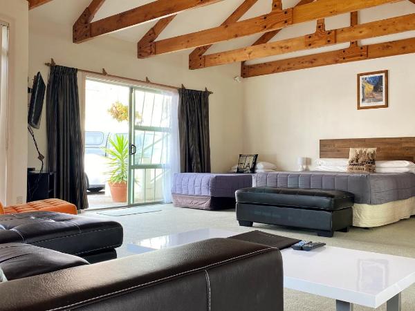 Rotorua Coachman Spa Motel : photo 4 de la chambre studio exécutif avec bain à remous