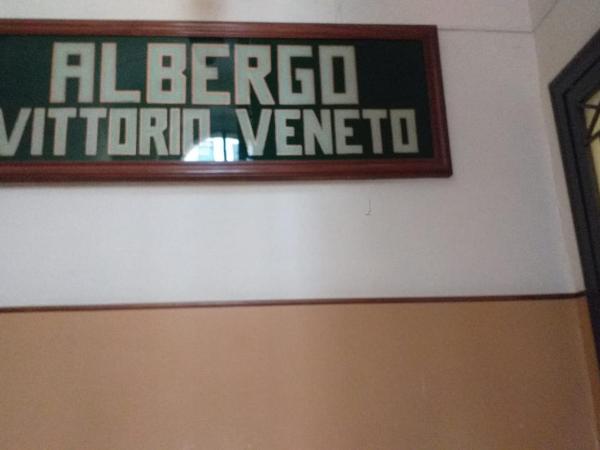 Hotel Vittorio Veneto Napoli : photo 6 de la chambre chambre simple avec salle de bains commune