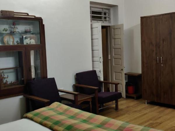 Srinekatan Heritage Villa Homestay : photo 7 de la chambre suite familiale avec balcon