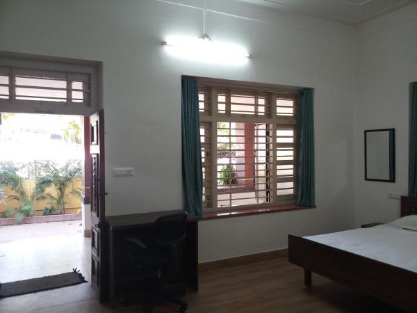 Srinekatan Heritage Villa Homestay : photo 10 de la chambre suite familiale avec balcon