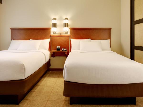 Hyatt Place Phoenix-North : photo 4 de la chambre chambre avec 2 lits doubles et canapé-lit