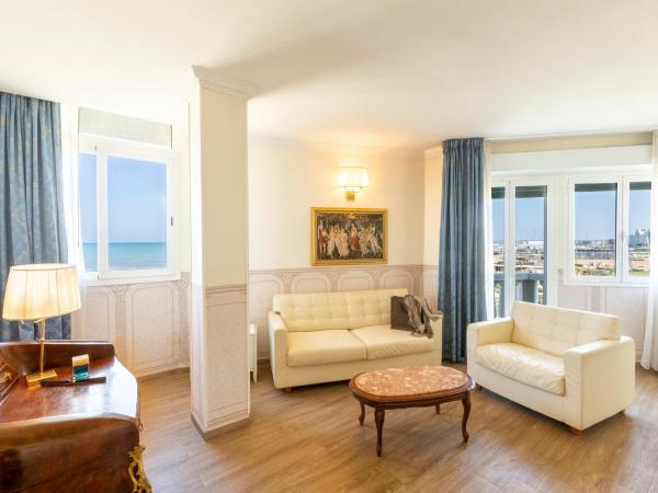 Hotel Baia Imperiale : photo 4 de la chambre suite junior - vue sur mer
