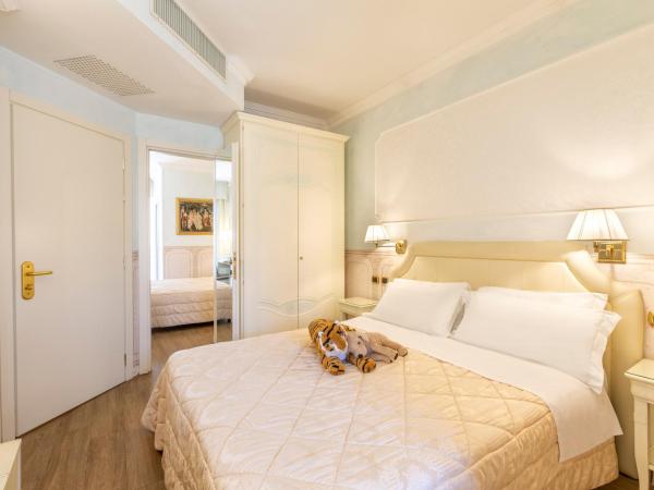 Hotel Baia Imperiale : photo 10 de la chambre chambre familiale