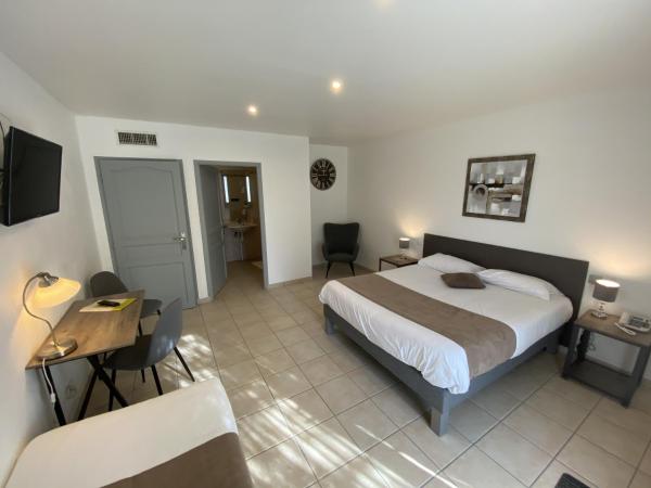 Logis Hôtel L'Oliveraie : photo 2 de la chambre chambre double - accessible aux personnes à mobilité réduite 