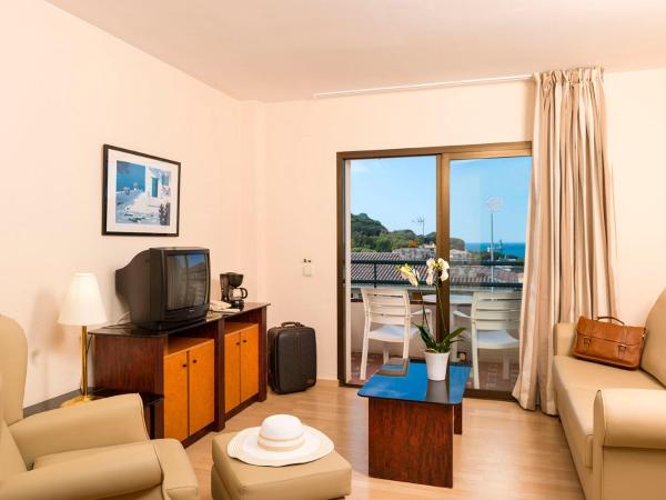 Apartamentos Guitart : photo 4 de la chambre chambre double avec balcon - vue sur mer