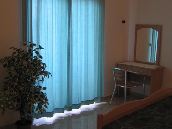 Guest House Caterina : photo 2 de la chambre chambre double avec balcon