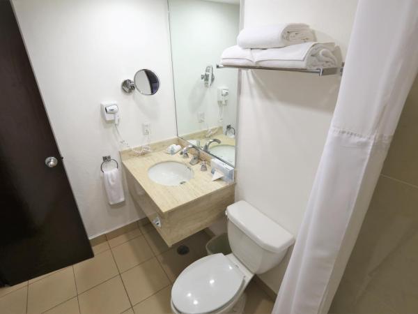 Cozumel Hotel & Resort Trademark Collection by Wyndham : photo 7 de la chambre chambre familiale avec lit king-size et 2 lits superposés - non-fumeurs