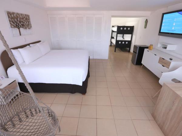 Cozumel Hotel & Resort Trademark Collection by Wyndham : photo 4 de la chambre chambre familiale avec lit king-size et 2 lits superposés - non-fumeurs