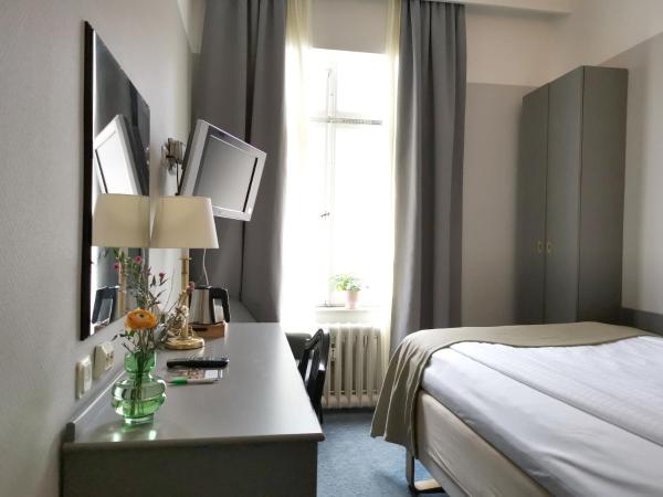 Crystal Plaza Hotel : photo 2 de la chambre chambre simple standard