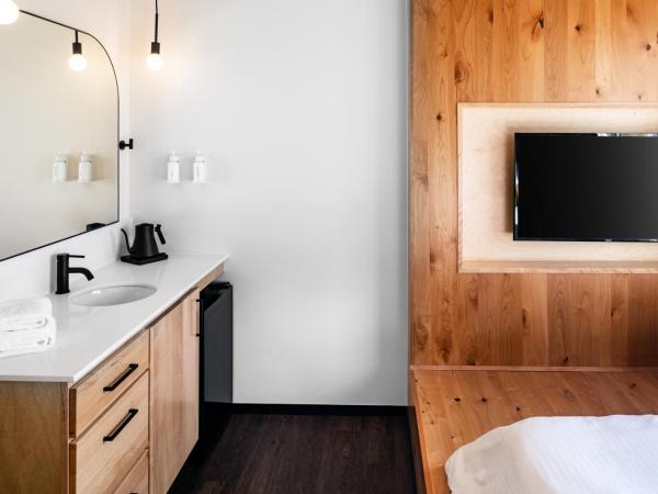 Kinship Landing : photo 7 de la chambre suite lit queen-size junior montagne