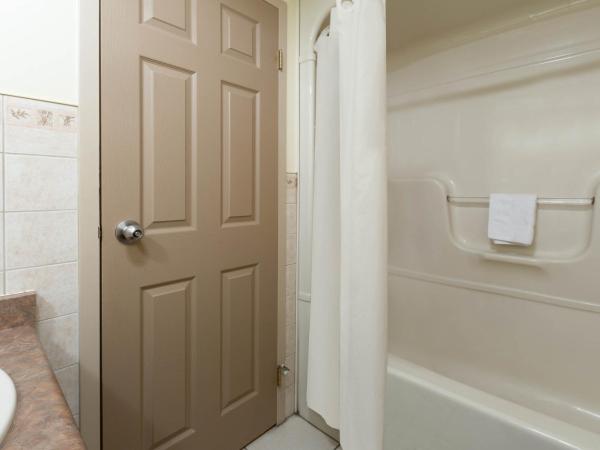 Super 8 by Wyndham Niagara Falls by the Falls : photo 5 de la chambre chambre 2 lits queen-size - non-fumeurs