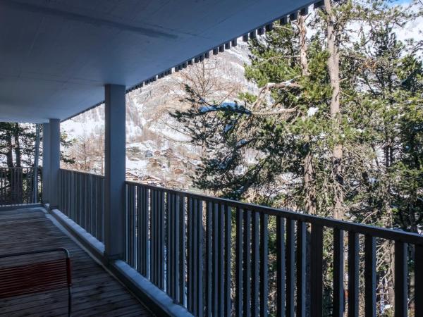 Legendär Zermatt : photo 5 de la chambre appartement de 85 m² avec balcon - vue sur forêt