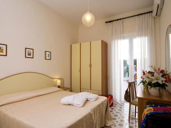 Hotel Casa Di Meglio : photo 4 de la chambre chambre double avec terrasse