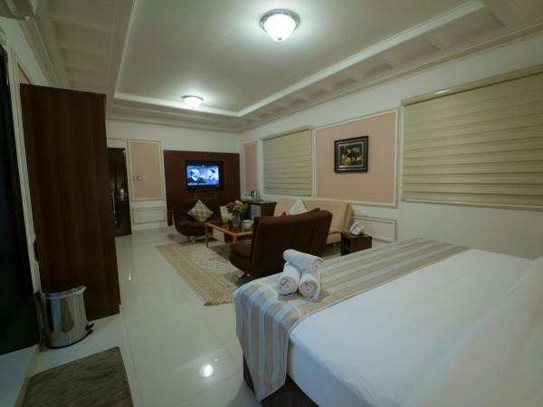 Al Ghubrah Plaza Hotel : photo 3 de la chambre suite deluxe