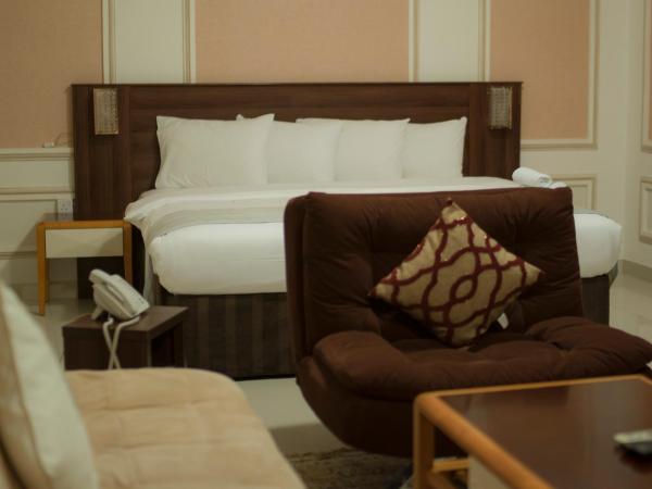 Al Ghubrah Plaza Hotel : photo 4 de la chambre suite deluxe
