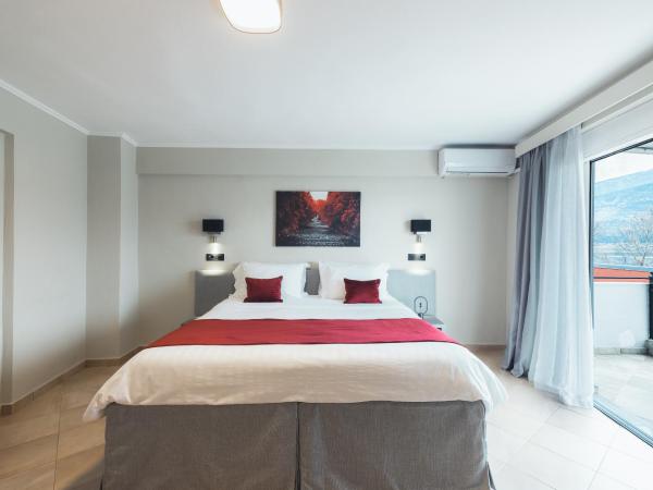 Akti Hotel Ioannina : photo 4 de la chambre chambre supérieure - vue sur lac