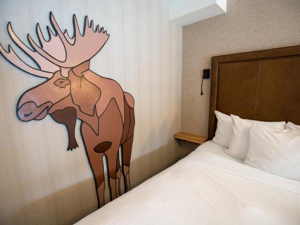Moose Hotel and Suites : photo 4 de la chambre chambre lit king-size supérieure