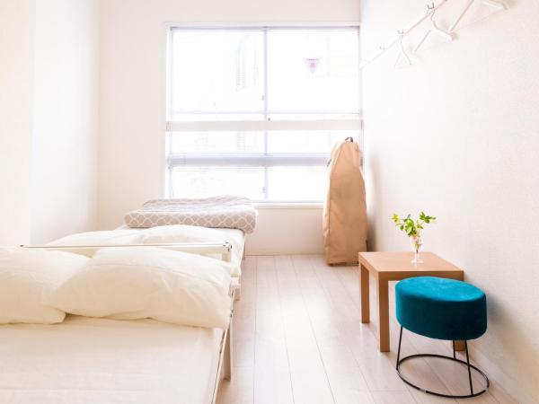 Casa Blanca Guesthouse : photo 1 de la chambre chambre lits jumeaux avec salle de bains commune