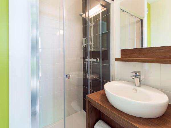 B&B HOTEL Saint-Nazaire Pornichet : photo 5 de la chambre chambre lits jumeaux