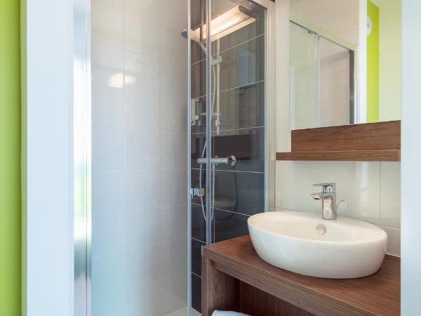 B&B HOTEL Saint-Nazaire Pornichet : photo 2 de la chambre chambre lits jumeaux