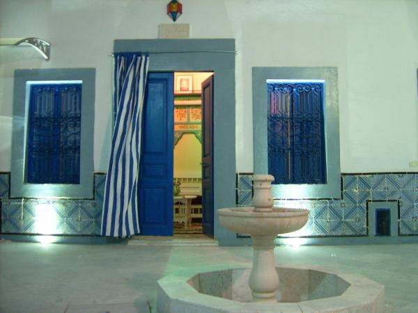Dar Baaziz : photo 8 de la chambre chambre quadruple Économique avec salle de bains commune