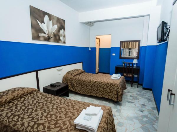 Mini Hotel : photo 7 de la chambre chambre lits jumeaux