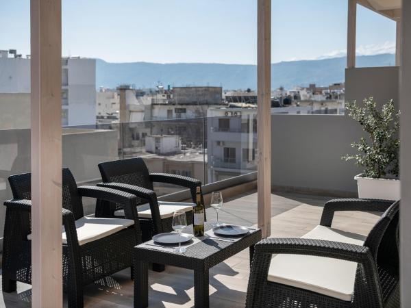 Morum City Hotel Chania : photo 8 de la chambre suite junior avec terrasse