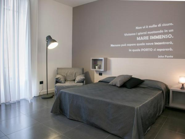 Nostos rooms & Apartments : photo 7 de la chambre chambre triple avec balcon