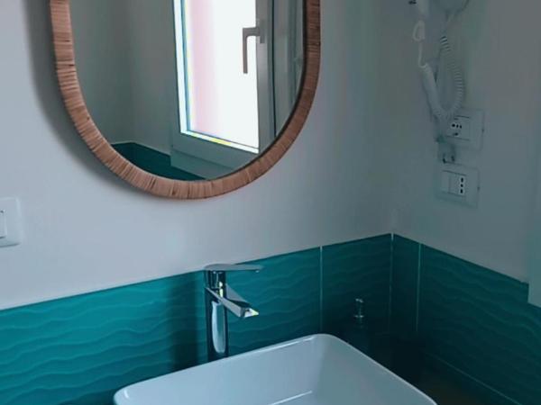 DIMENTICA IL CERVELLO : photo 2 de la chambre chambre quadruple avec salle de bains privative