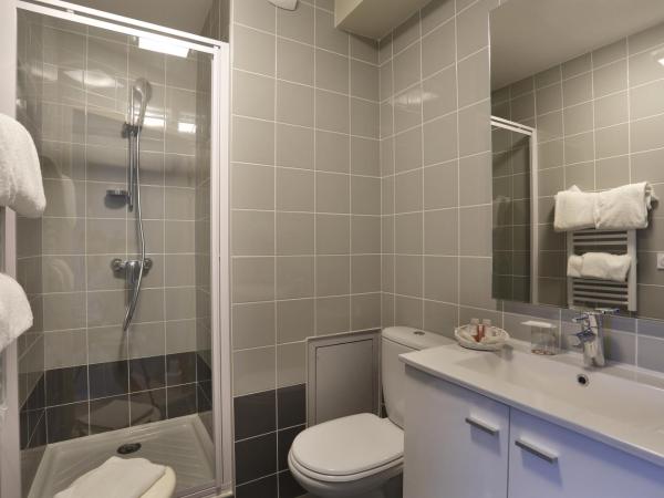 The Originals City, Hôtel Les Thermes de l'Avenue, Dax : photo 2 de la chambre chambre quadruple