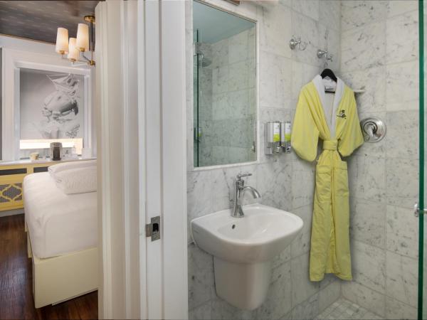 Staypineapple, A Delightful Hotel, South End : photo 10 de la chambre chambre d'angle lit king-size