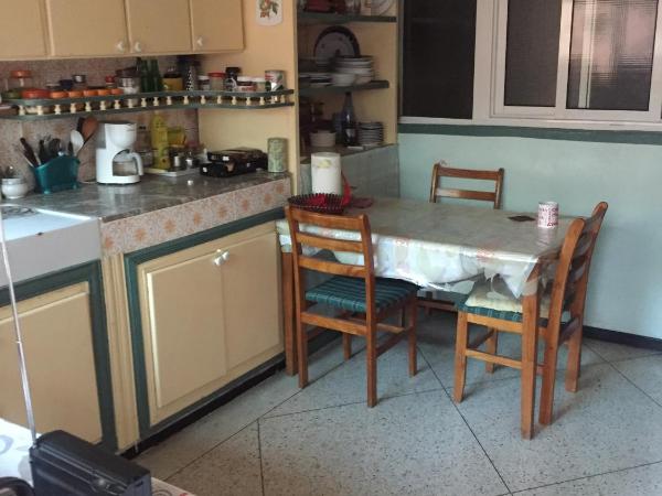 Property located in a quiet area near the train station : photo 10 de la chambre chambre triple