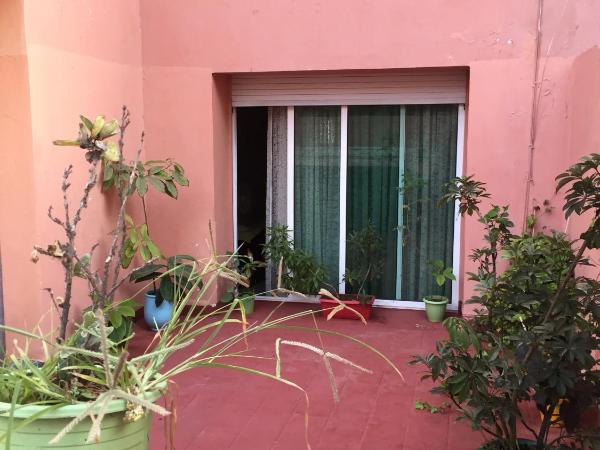 Property located in a quiet area near the train station : photo 1 de la chambre chambre triple