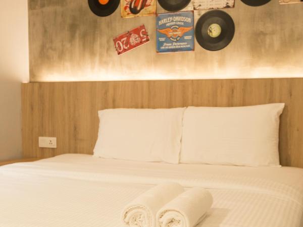 HOTEL CIQ, JALAN TRUS : photo 7 de la chambre chambre supérieure lit queen-size