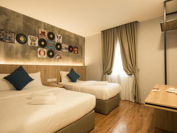 HOTEL CIQ, JALAN TRUS : photo 4 de la chambre chambre triple