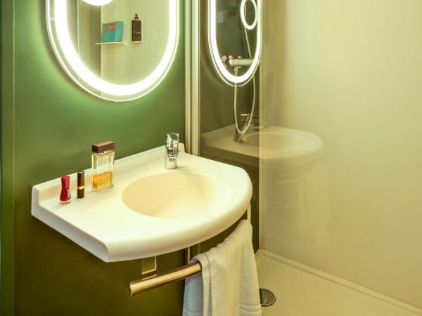 Ibis Annecy - Cran-Gevrier : photo 6 de la chambre chambre familiale standard