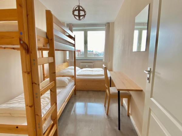 MAC City Hostel : photo 1 de la chambre chambre familiale avec salle de bains commune