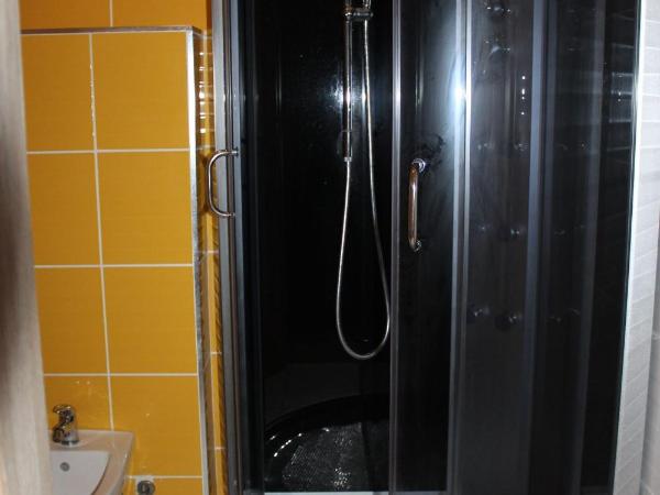 Penzion Vulture Ostrava : photo 6 de la chambre chambre double deluxe avec lit d'appoint